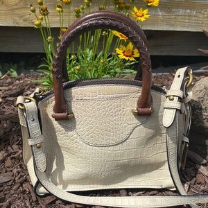 ⭐️⭐️FRYE Bianca satchel⭐️⭐️ rare find